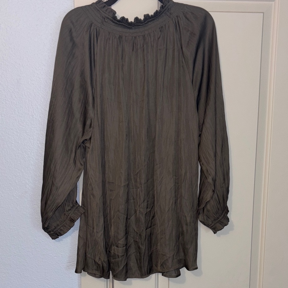 Carmen Marc Valvo Olive green Blouse 3X - Picture 6 of 6